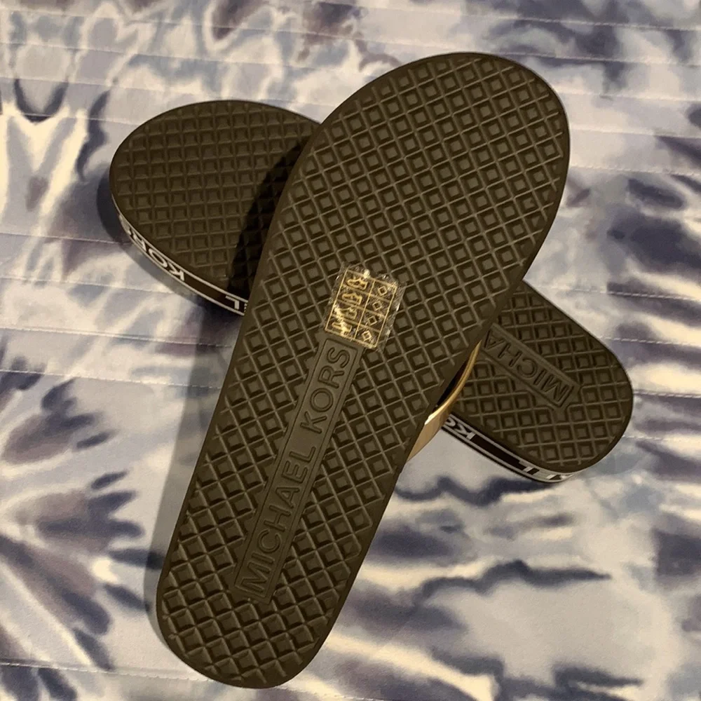 Michael Kors Platform Flip Flops MK logo, never worn, new - Picture 5 of 6